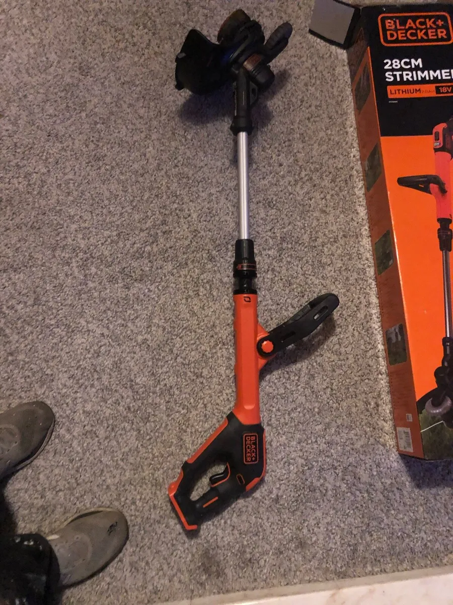 Cordless strimmer - Image 1