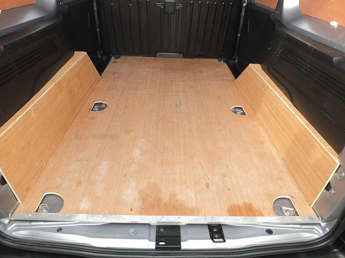 2023 Peugeot Partner Small Panel Van - Image 4