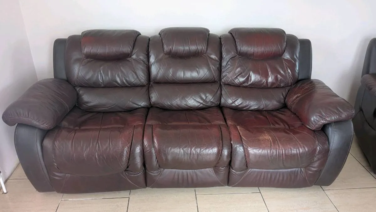 Leather 3 piece suite reclining - Image 3