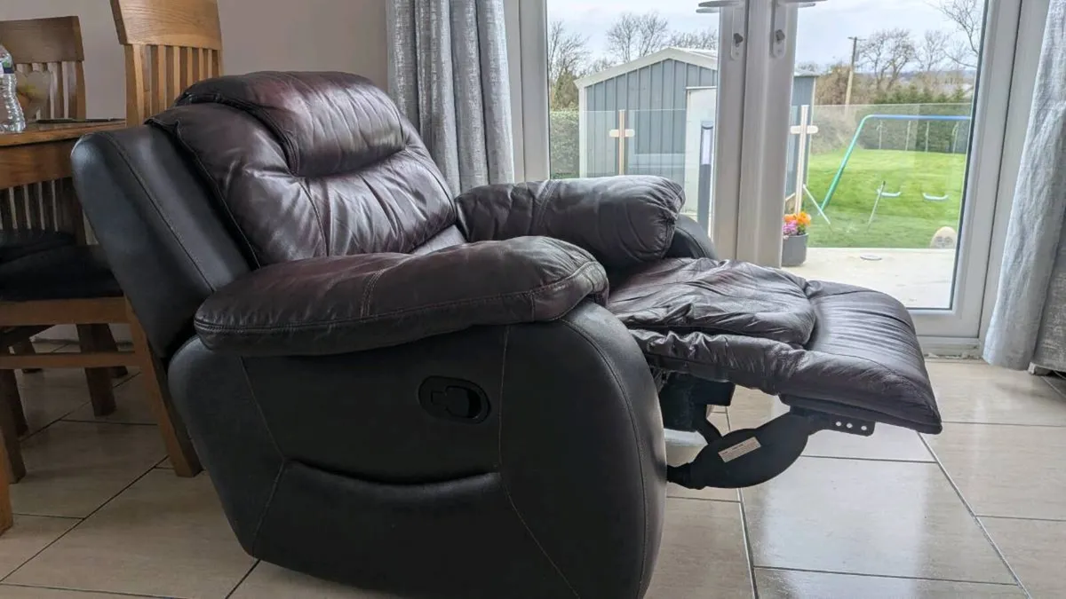 Leather 3 piece suite reclining - Image 2