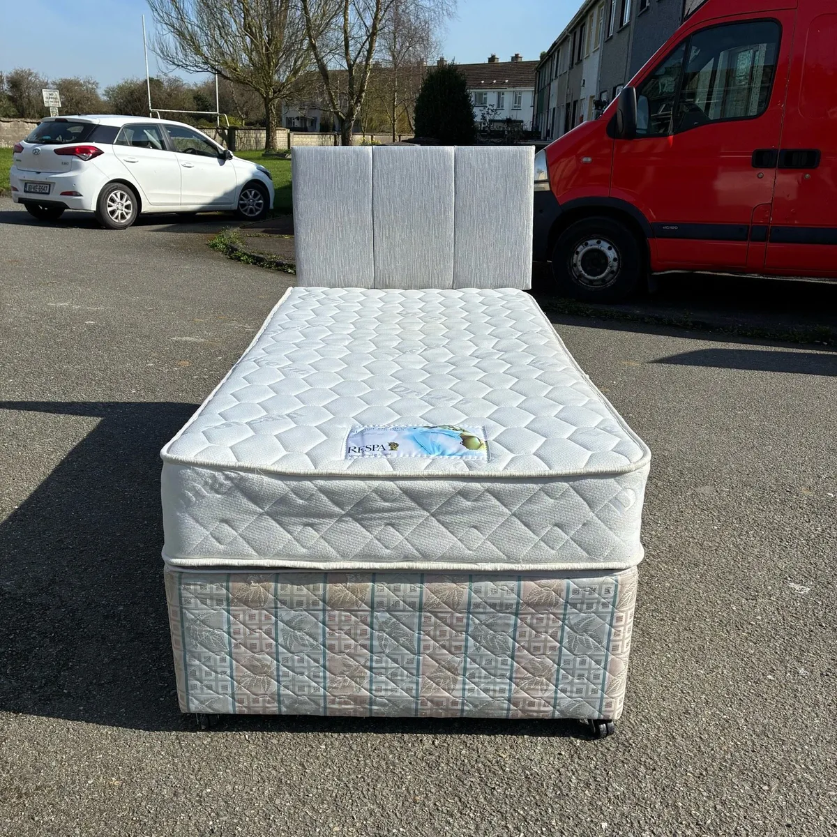 Single bed with grey Headboard & Mattress - Image 1