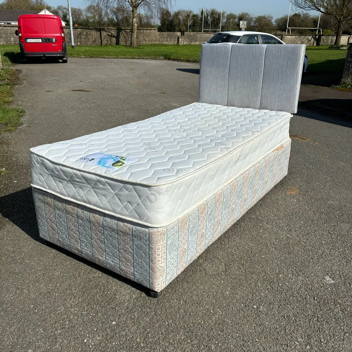 Single bed with grey Headboard & Mattress - Image 3