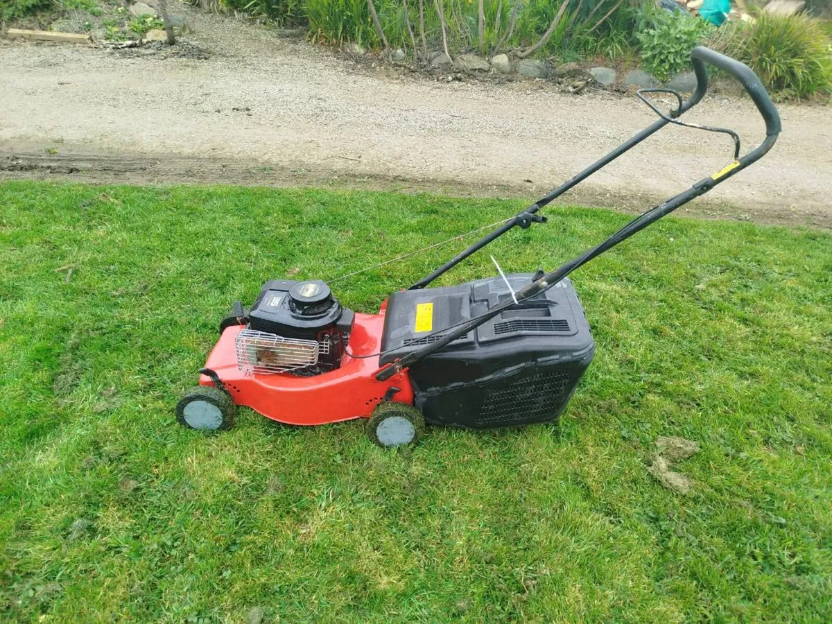Push Lawnmower - Image 1