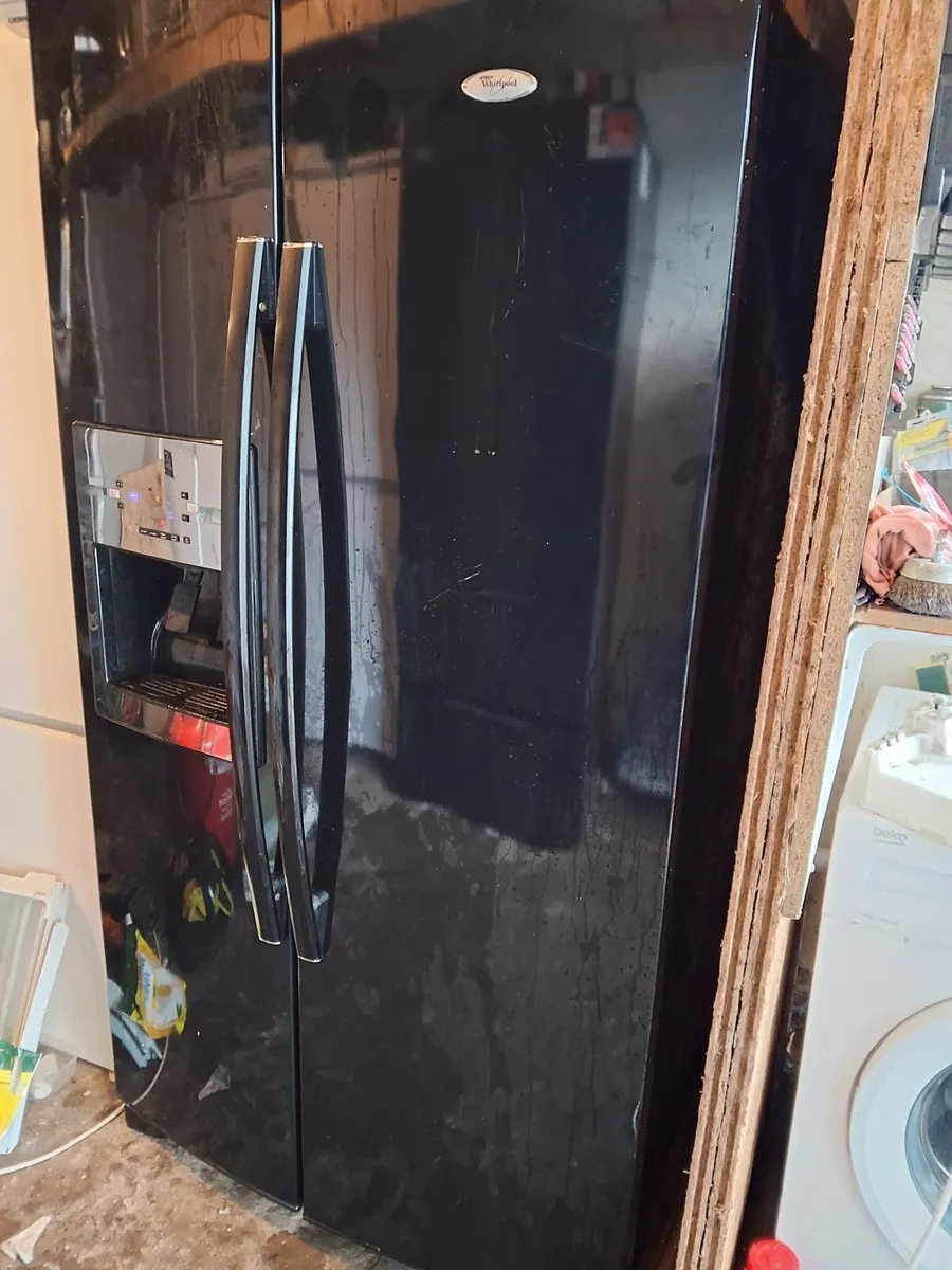 0874085106 WHIRLPOOL AMERICAN FRIDGE AND FREEZER - Image 1