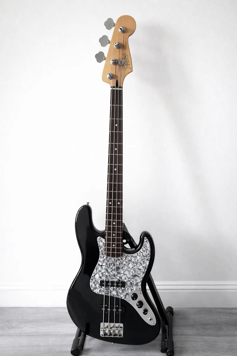 Fender MIM Jazz Bass – Black