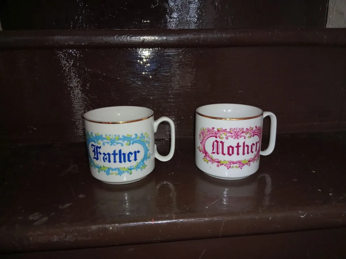 VINTAGE MOTHER & FATHER MUGS - Image 1