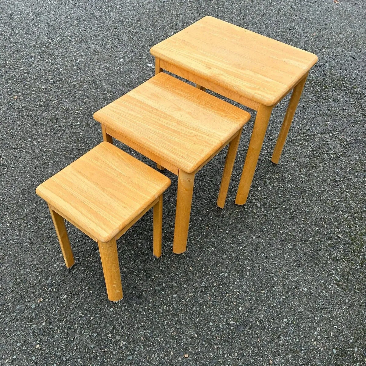 Solid pine Nest of tables - Image 4