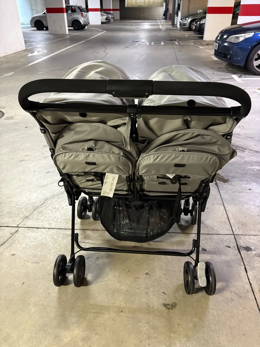 New Twin Stroller - Image 3