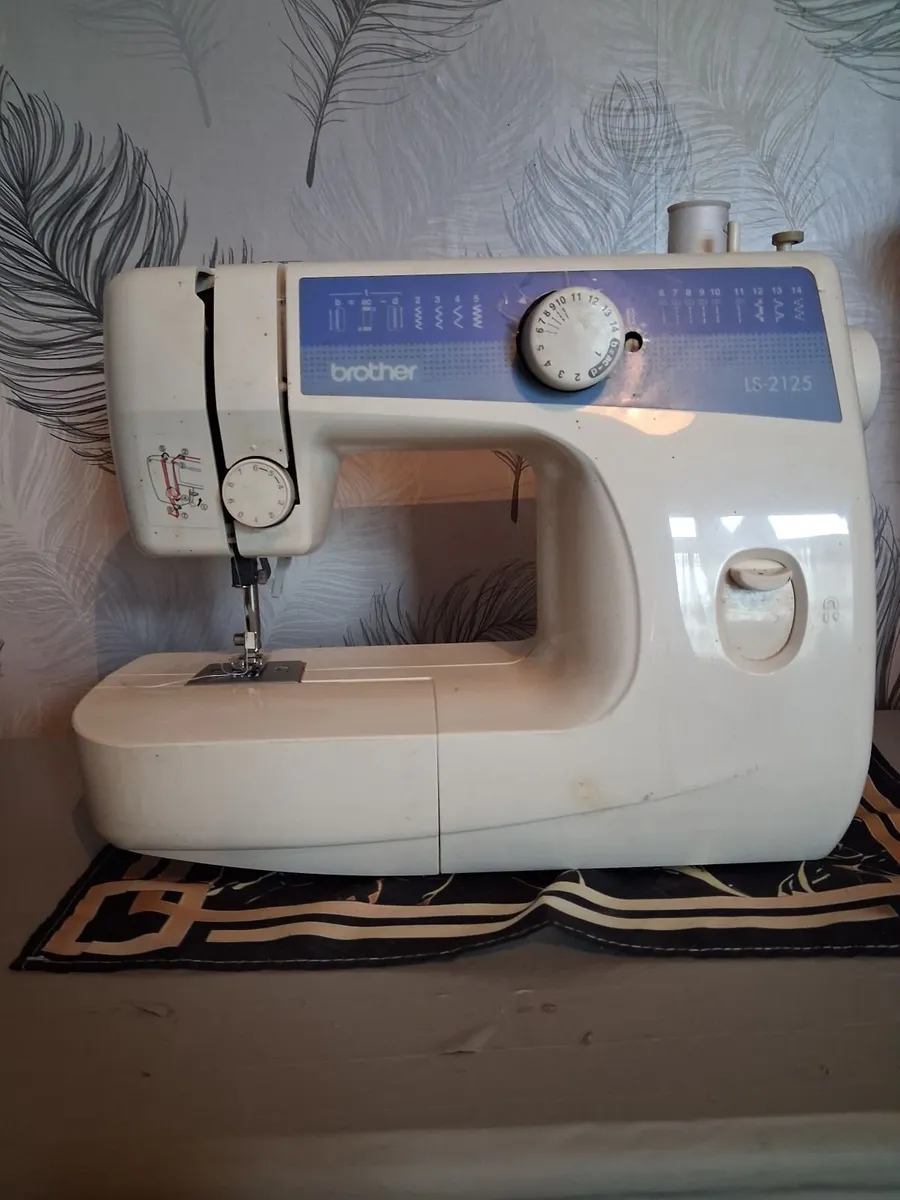 Sewing machine - Image 2