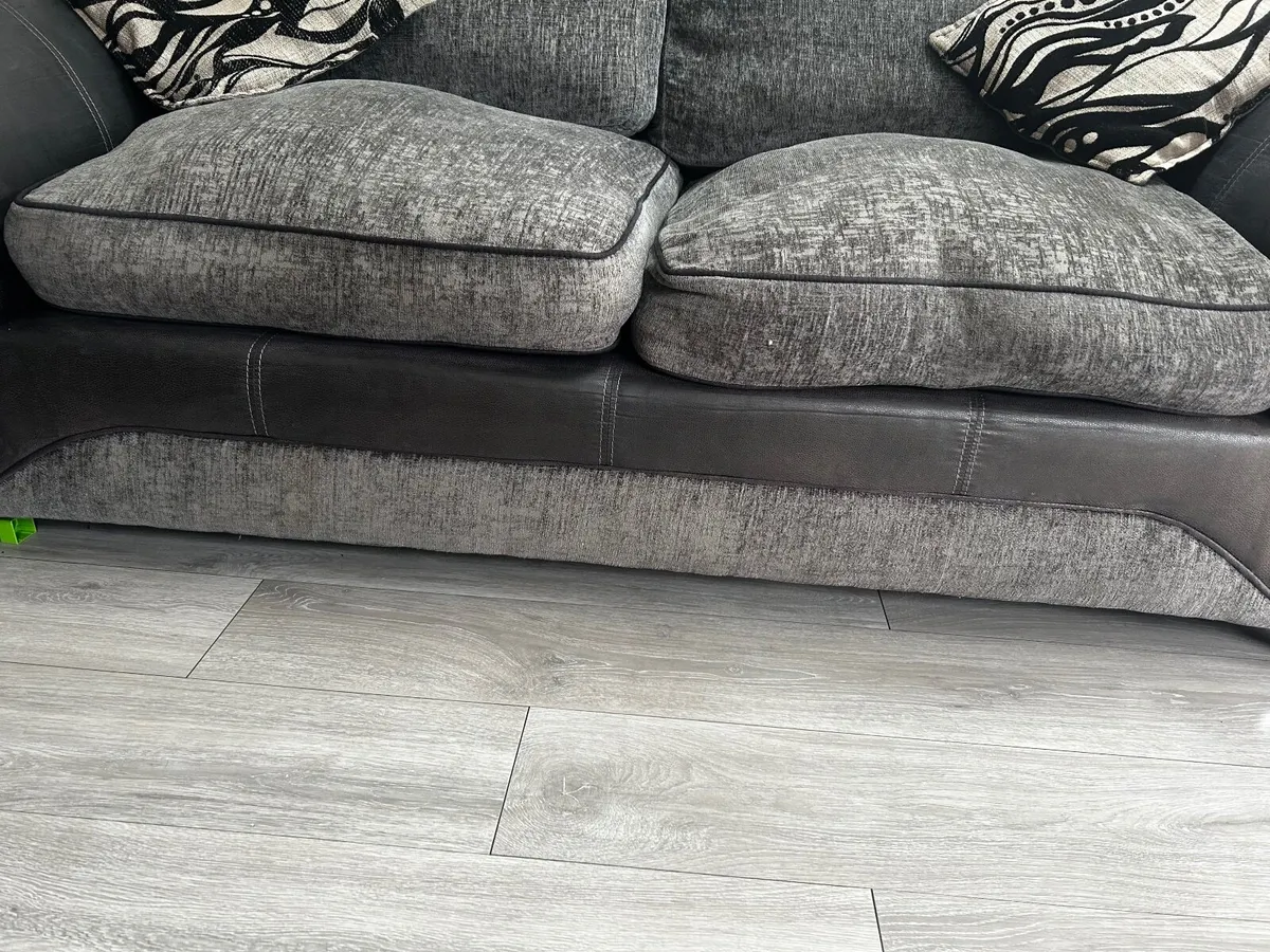 2 seater couch - Image 4