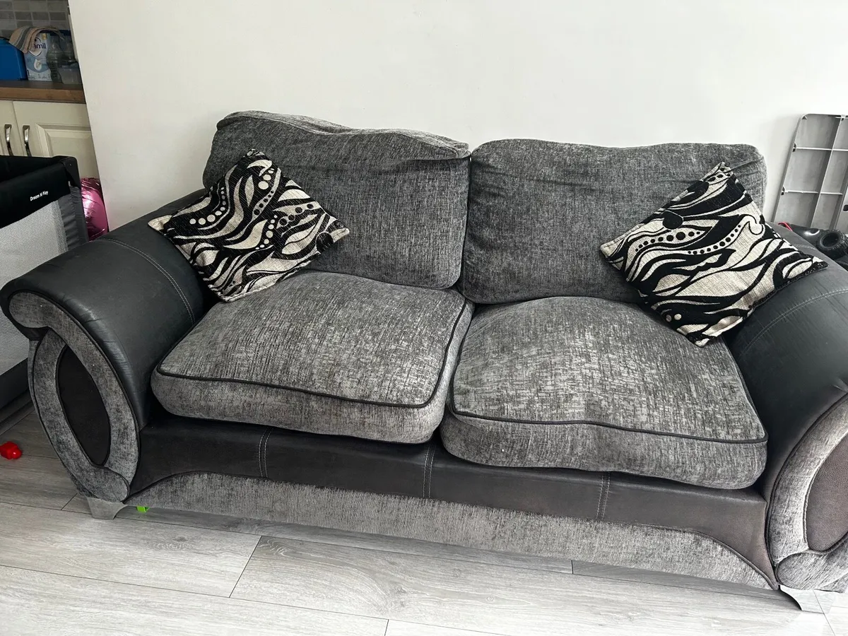 2 seater couch - Image 2