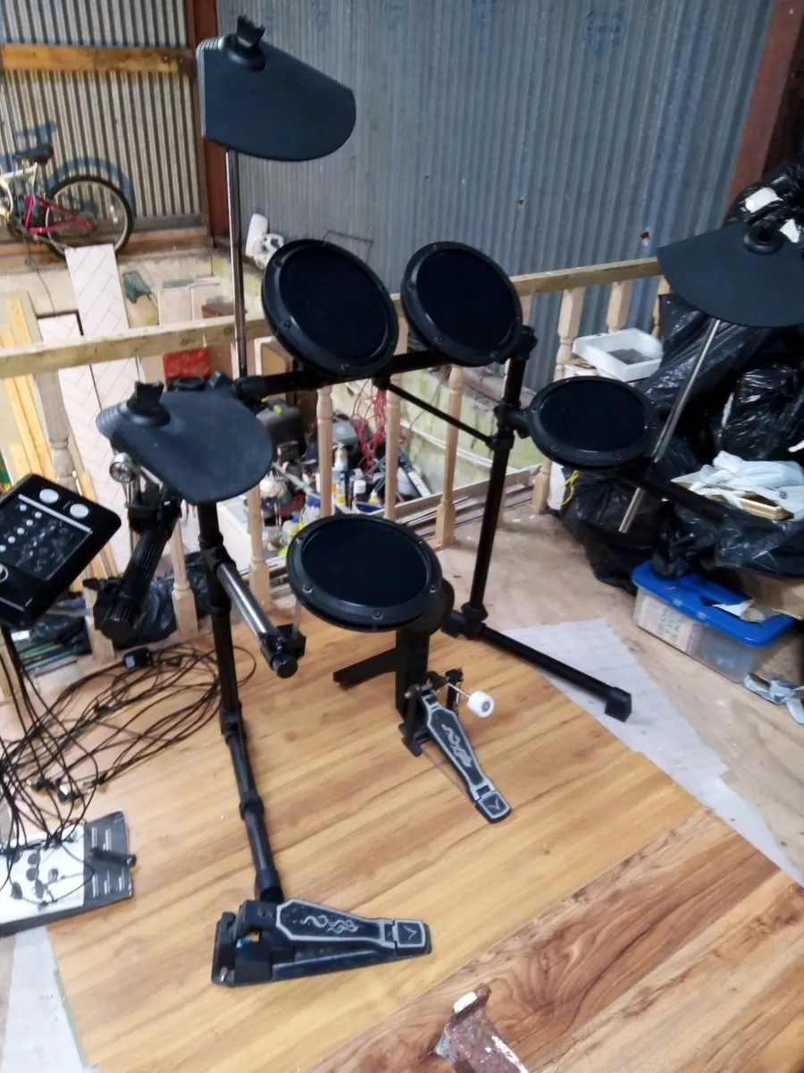 Electronic drum kit - Image 1