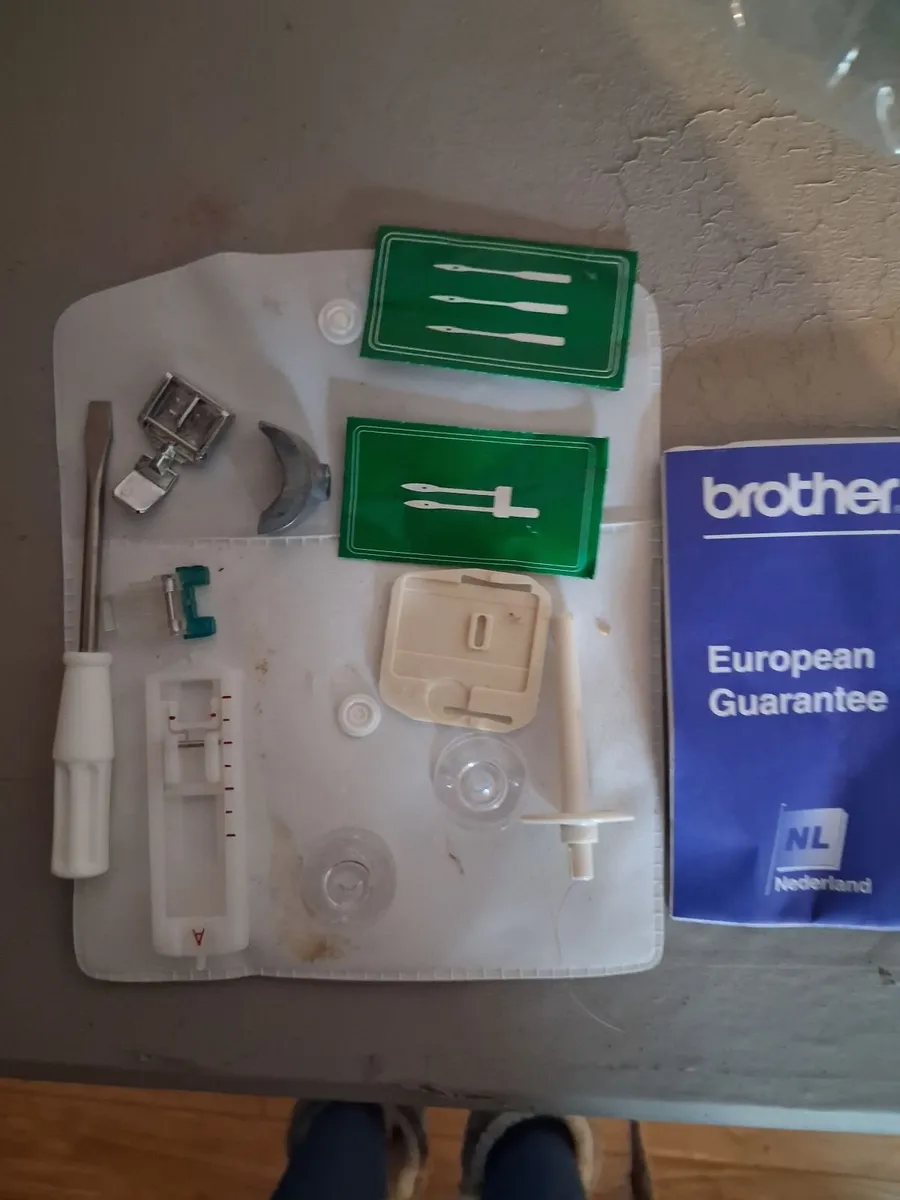 Sewing machine - Image 4