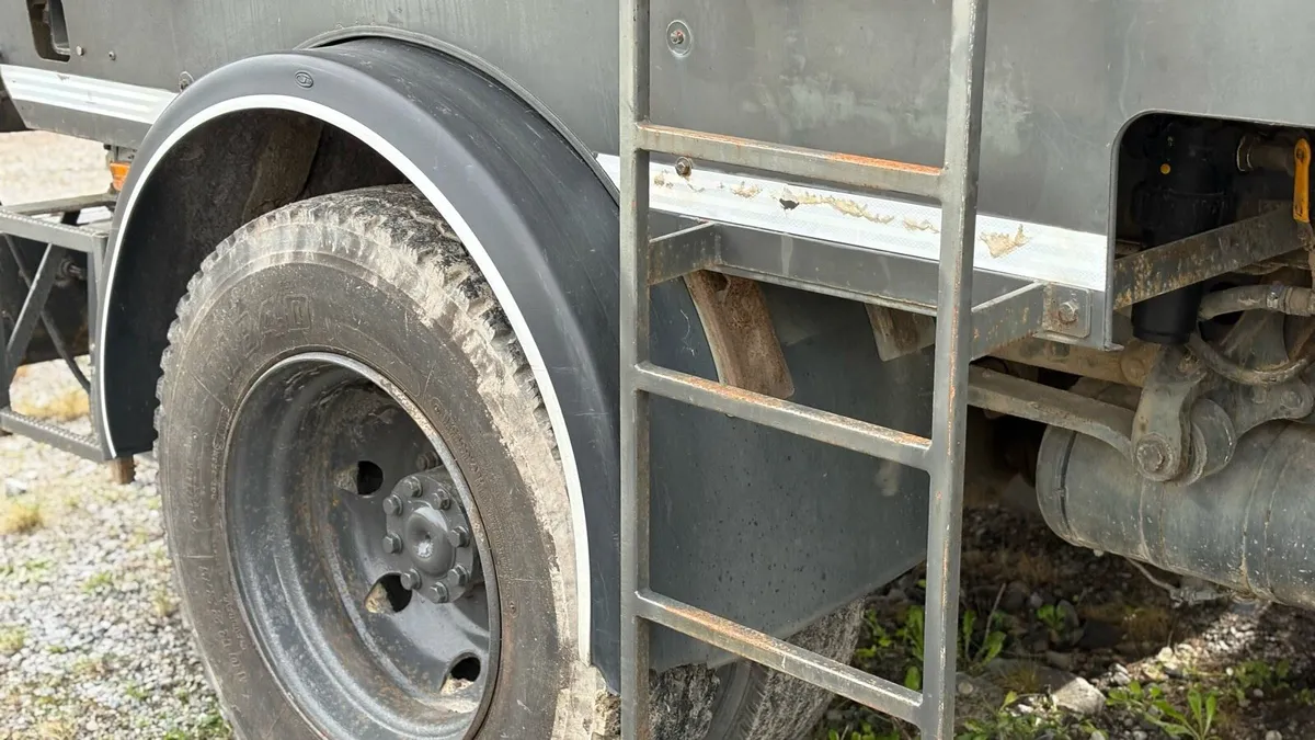 Mercedes Schmidt road sweeper - Image 2