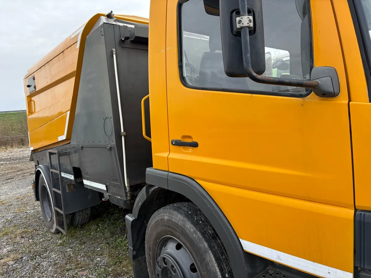 Mercedes Schmidt road sweeper - Image 1