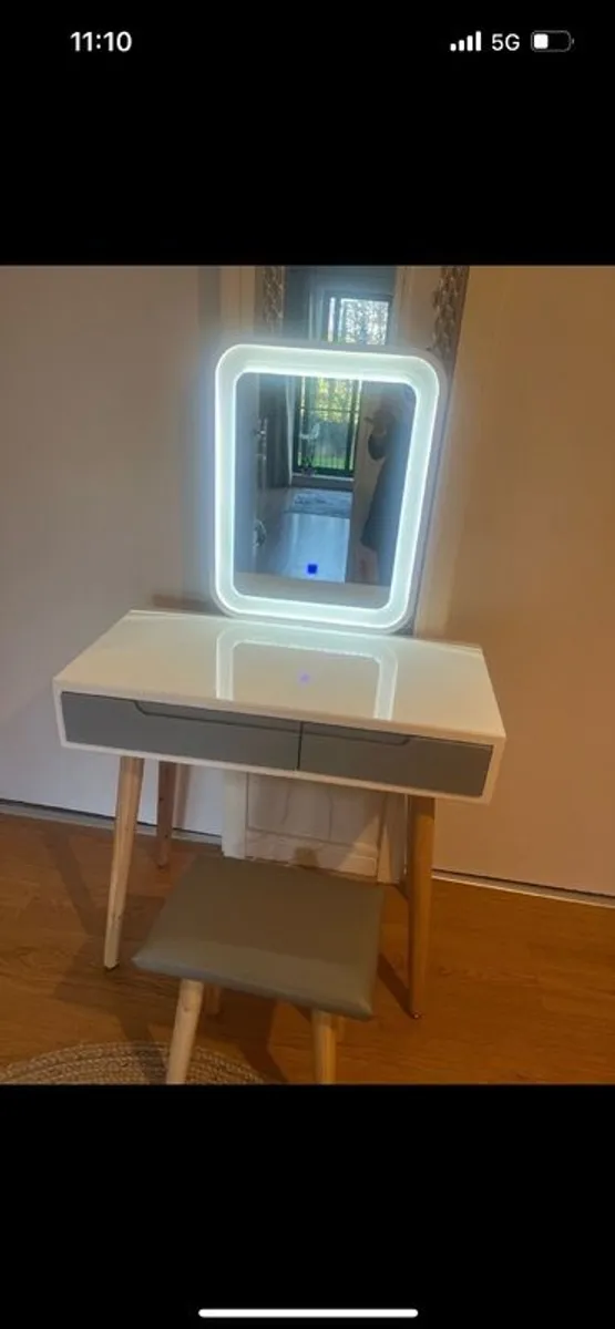 make up table - Image 1