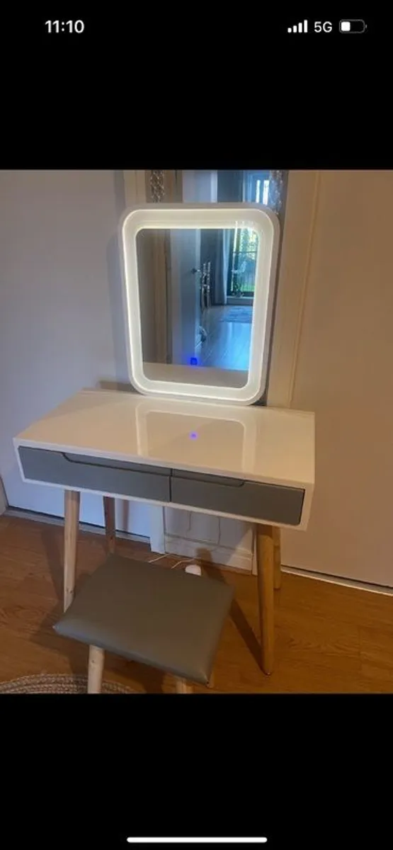 make up table - Image 2