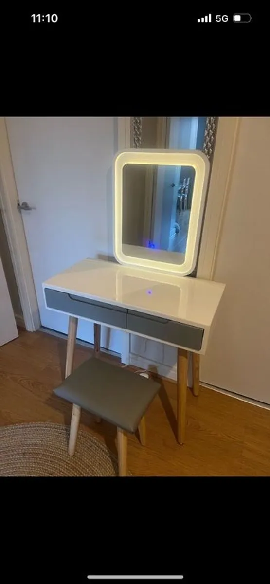 make up table - Image 3