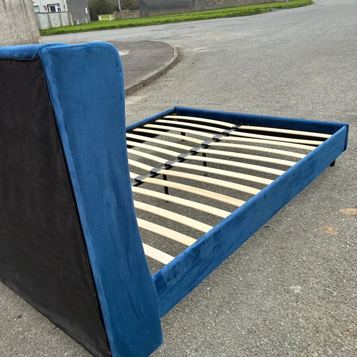 Fab! Crushed velvet Blue 5ft king bed frame - Image 4