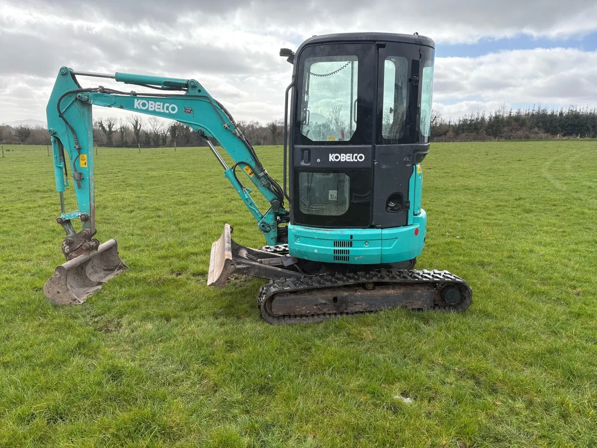 Kobelco 2.7 mini digger - Image 1