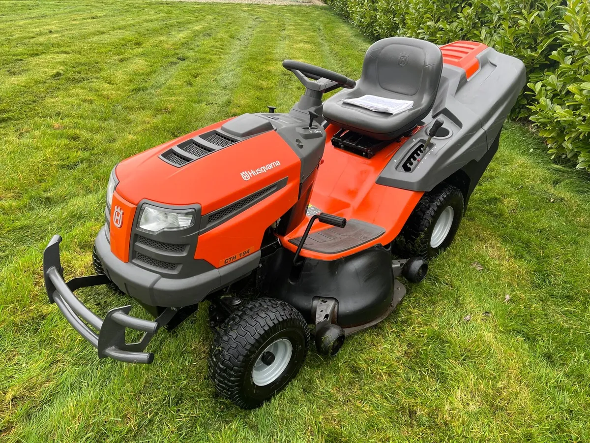 Husqvarna 19hp 42 inch cut ride on lawnmower - Image 4