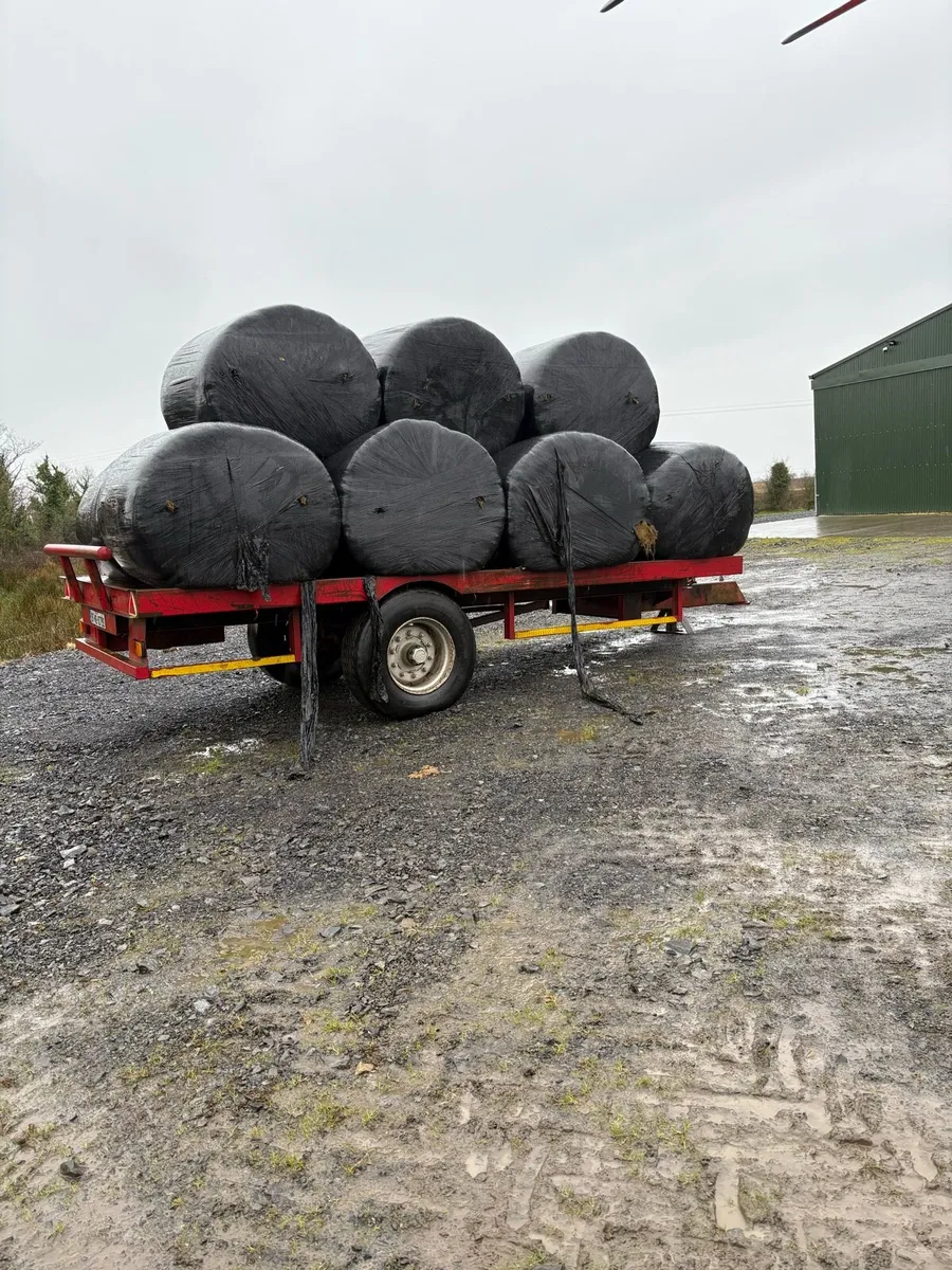 Bale trailer - Image 1