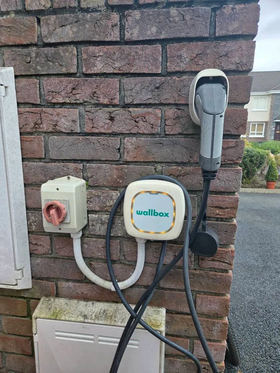 Wall box car charger - Image 1