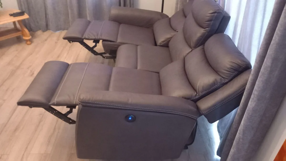 3 Seater Electric Recling Couch - Image 4