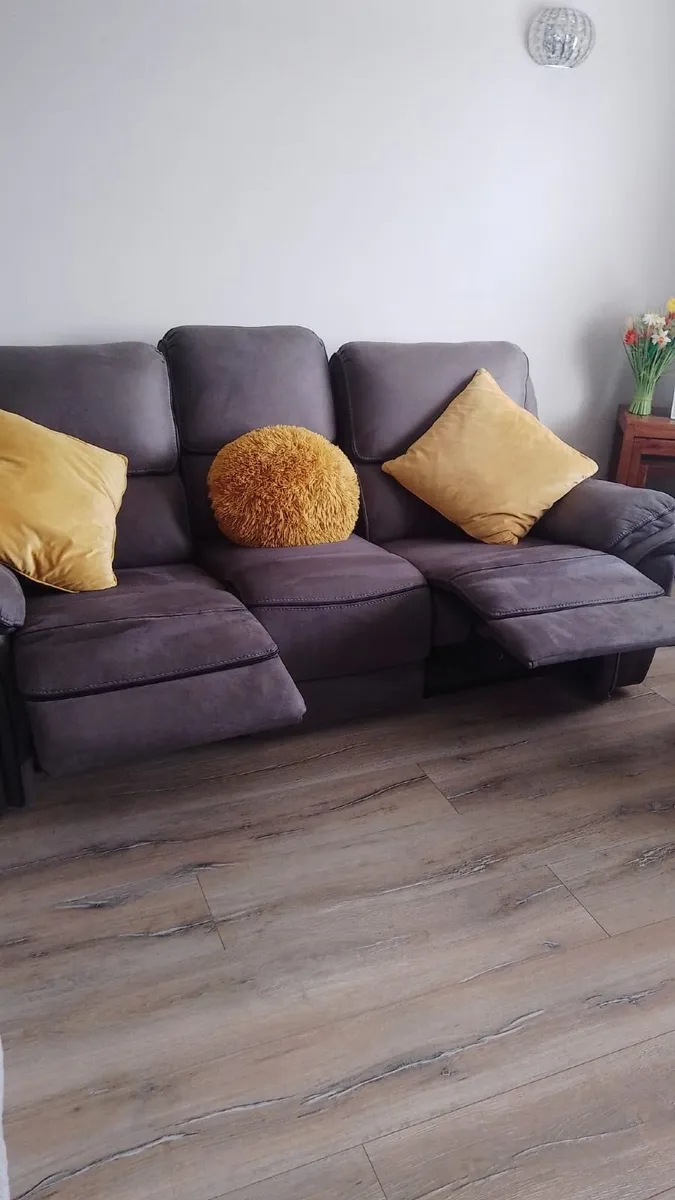 Couch - Image 1