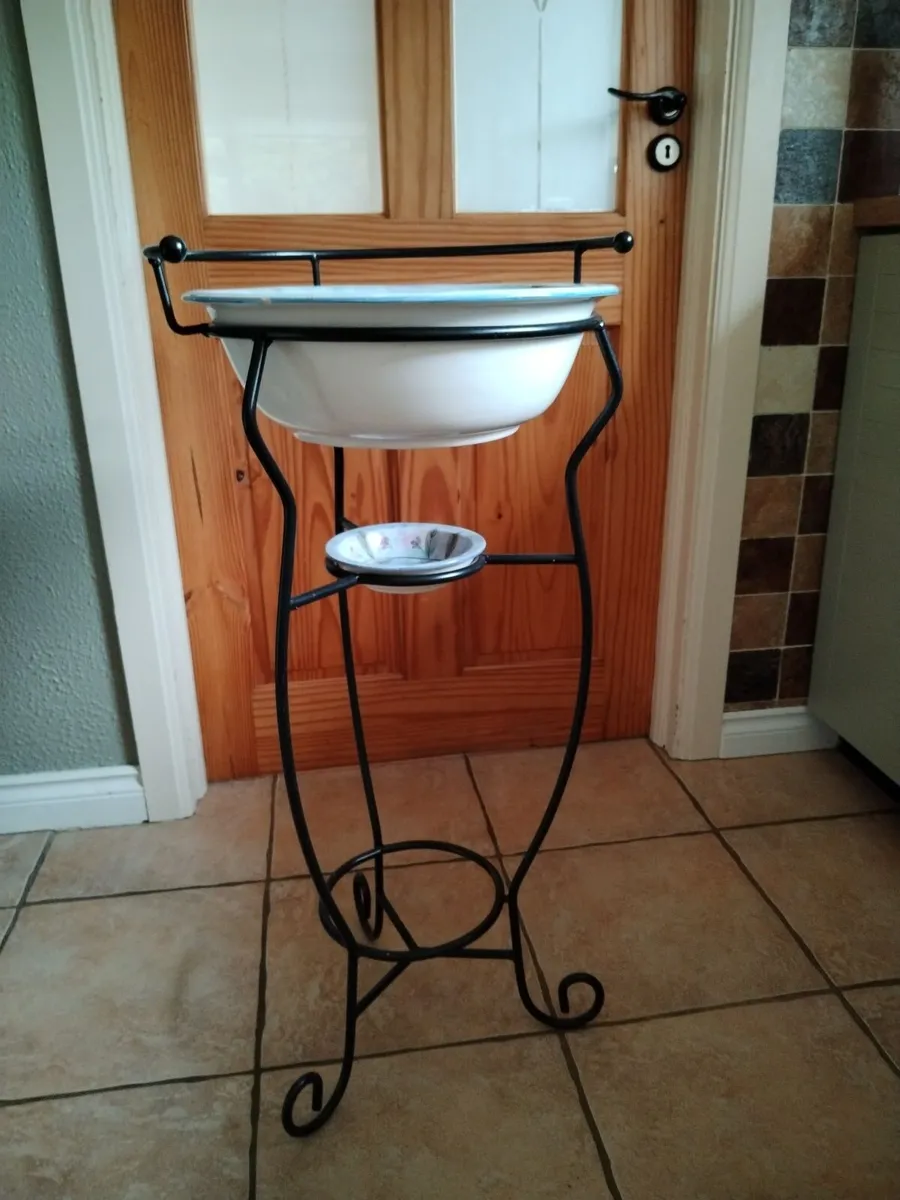 Vanity unit, floral design,be used for plants etc. - Image 1