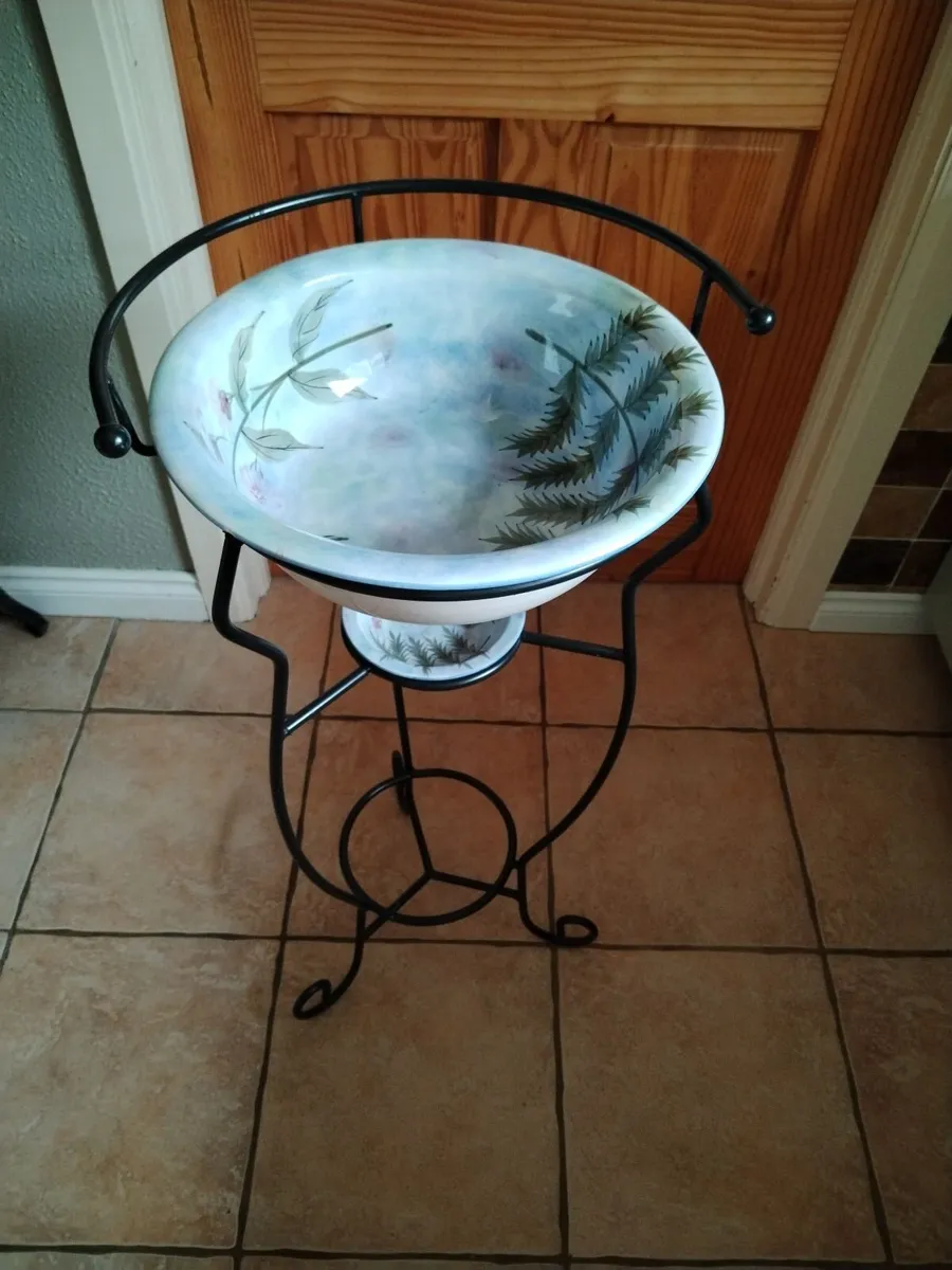 Vanity unit, floral design,be used for plants etc. - Image 2