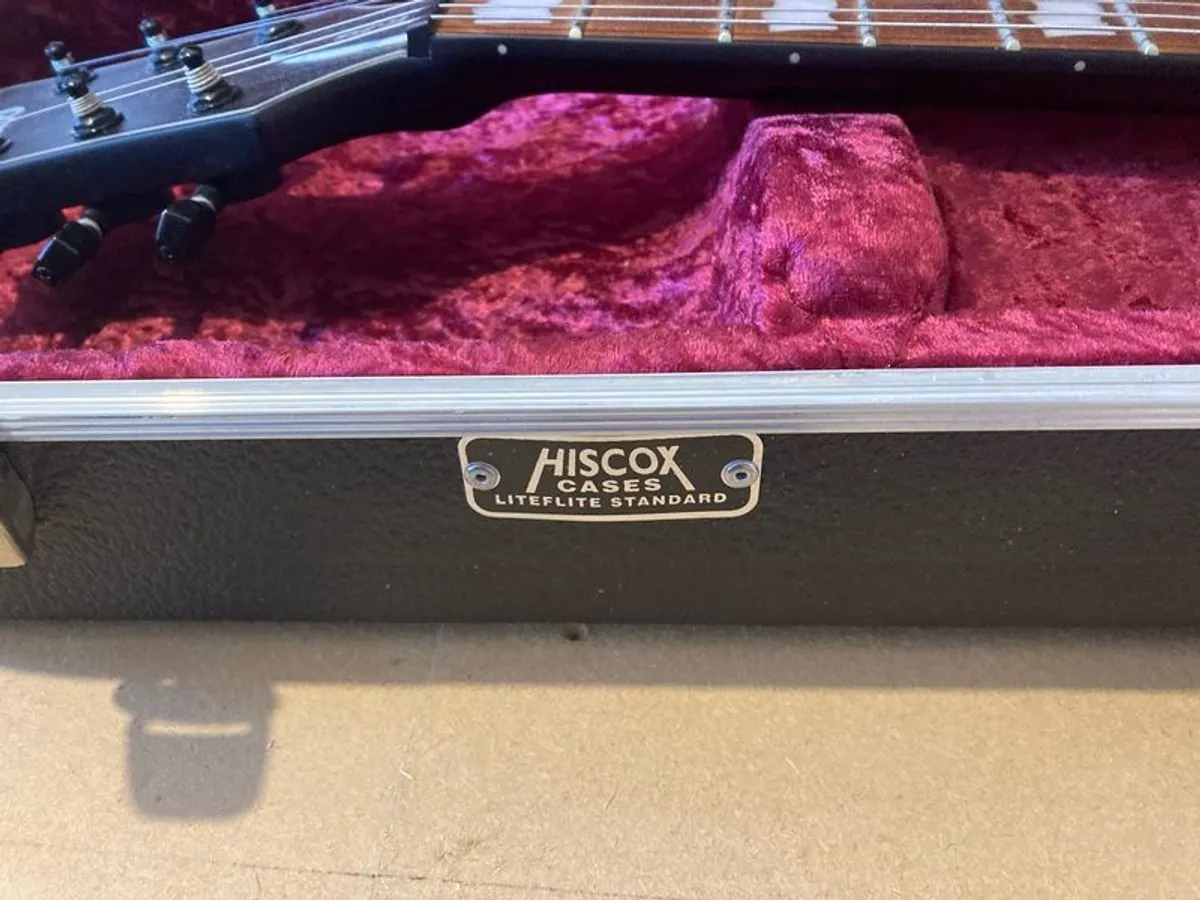 Esp Ltd Ec-256 Black Satin Pristine condition Volcanic ESP humbuckers Price New 525 euros with Hiscox Standard EF Guitar Case Black Price New 199 euros - Image 2