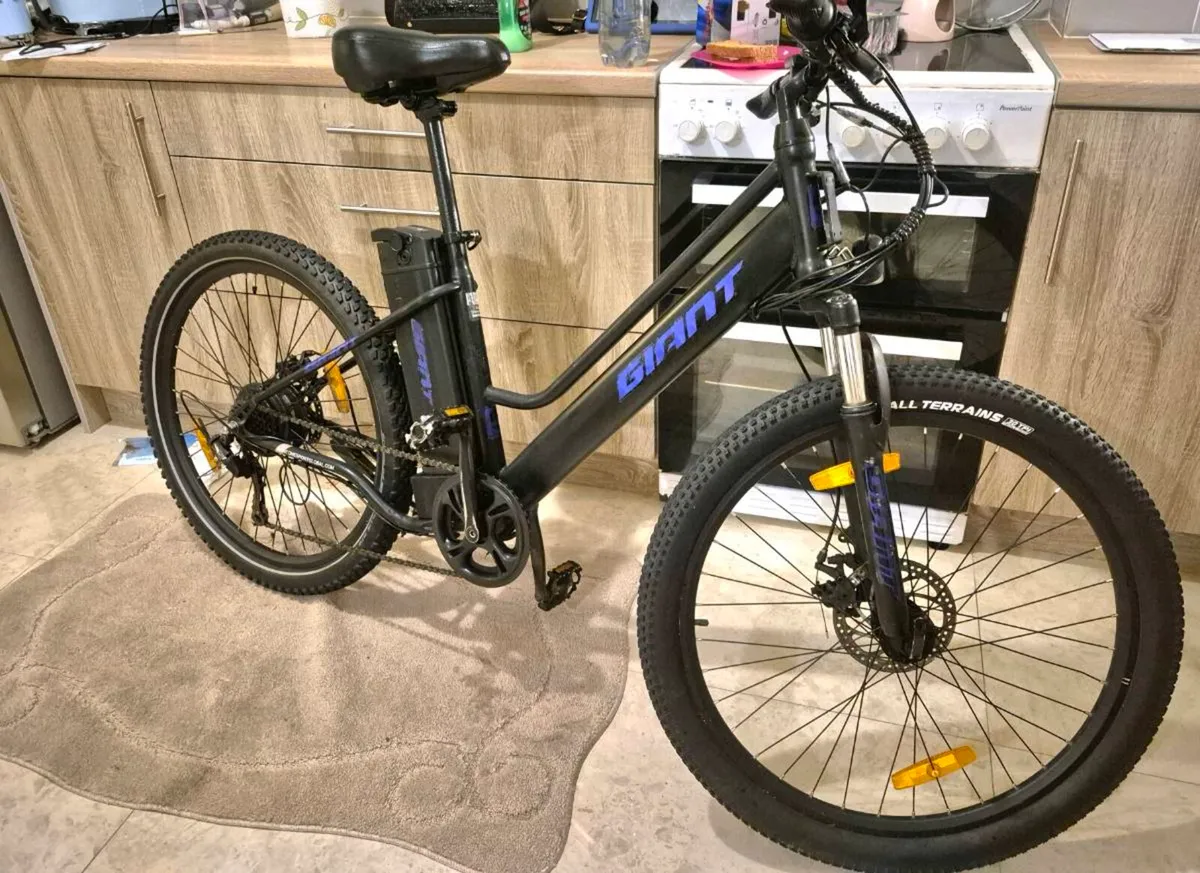 ADULTS GIANT ELECTRIC BIKE 48V 13AH 26" FRONT SUSP - Image 3