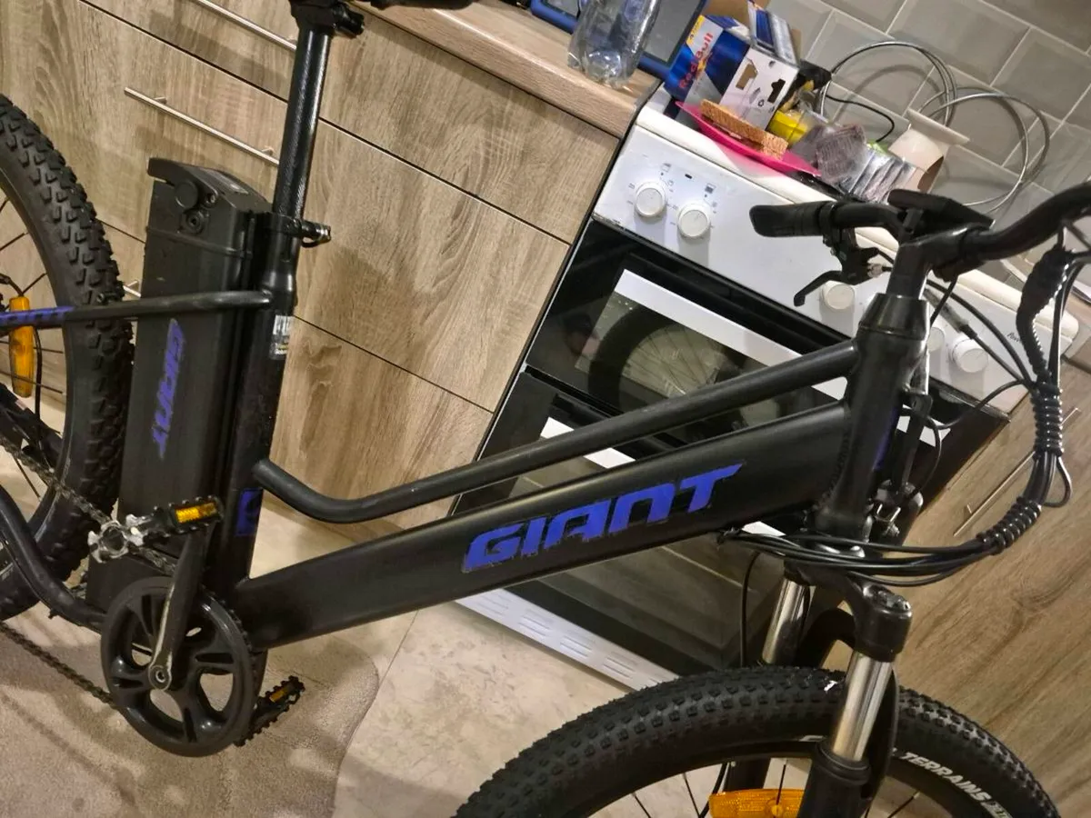 ADULTS GIANT ELECTRIC BIKE 48V 13AH 26" FRONT SUSP - Image 4