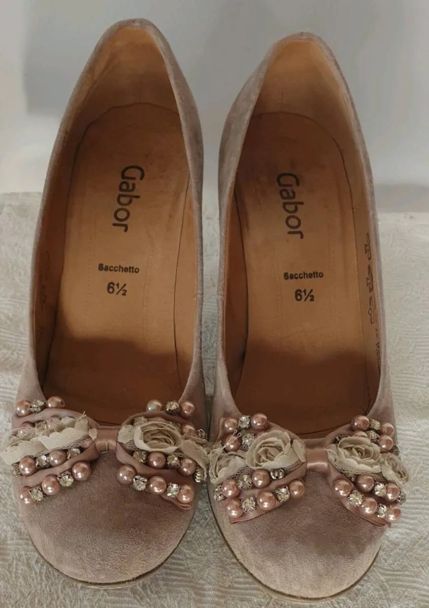 Gabor Sacchetto Beige Shoes w/Floral Detail - Image 4