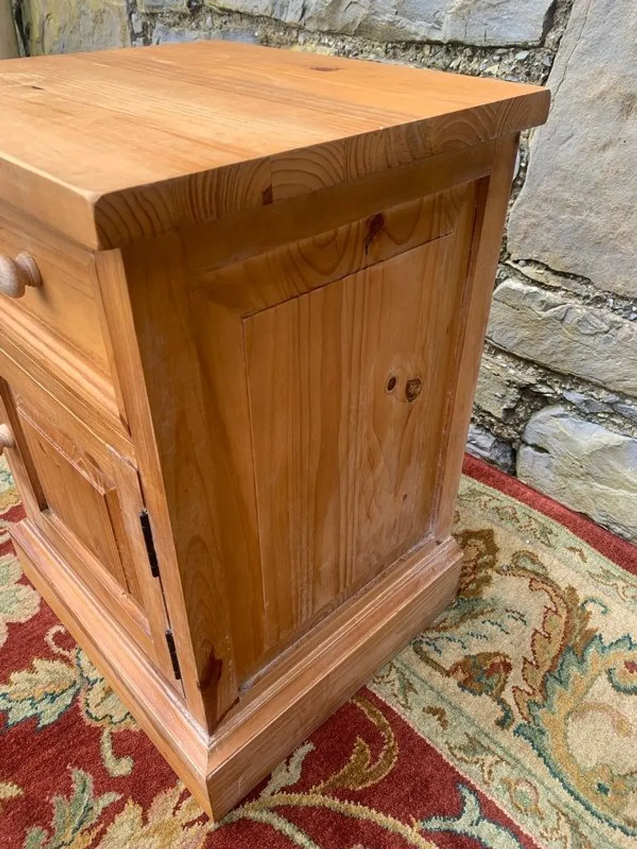 Solid pine lamp table or bedside locker. - Image 3