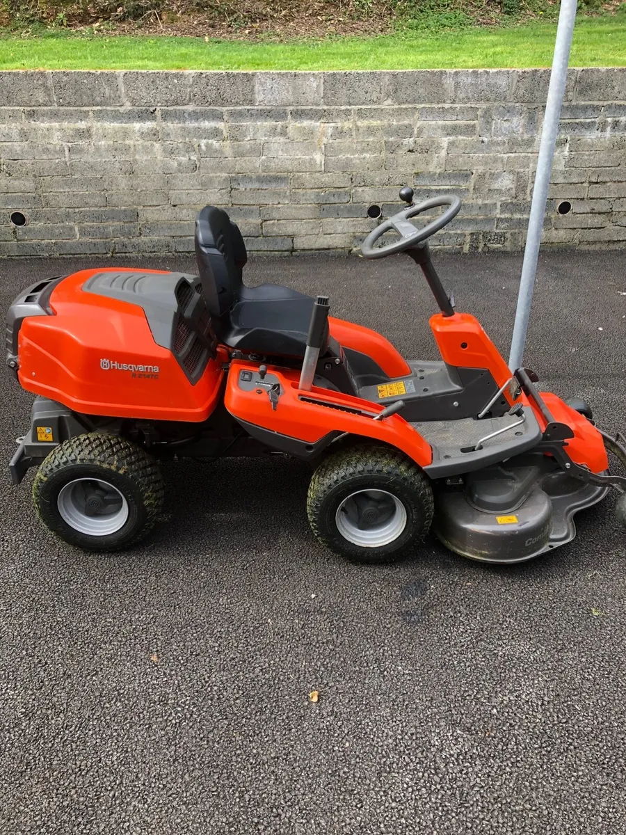 Ride on lawnmower - Image 1