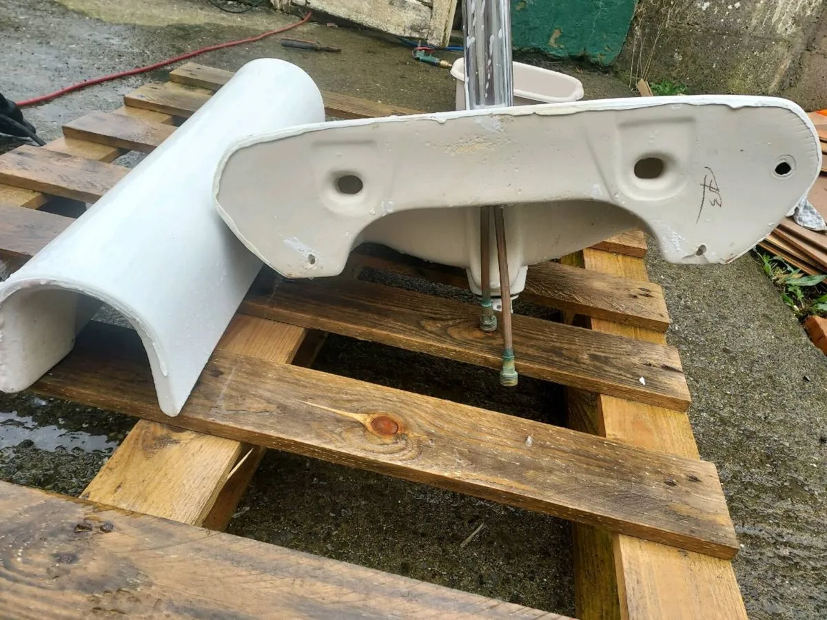 Sink and pedestal - Image 3