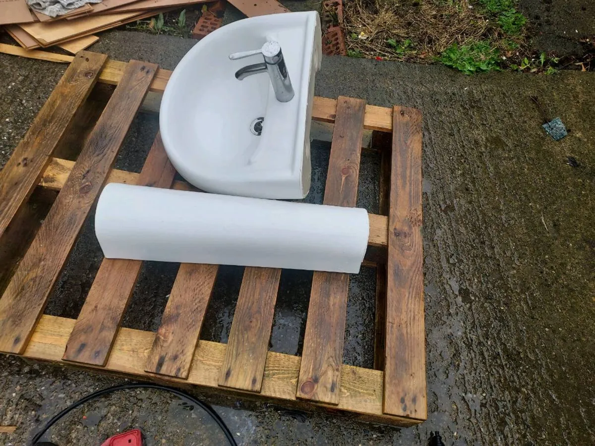 Sink and pedestal - Image 4