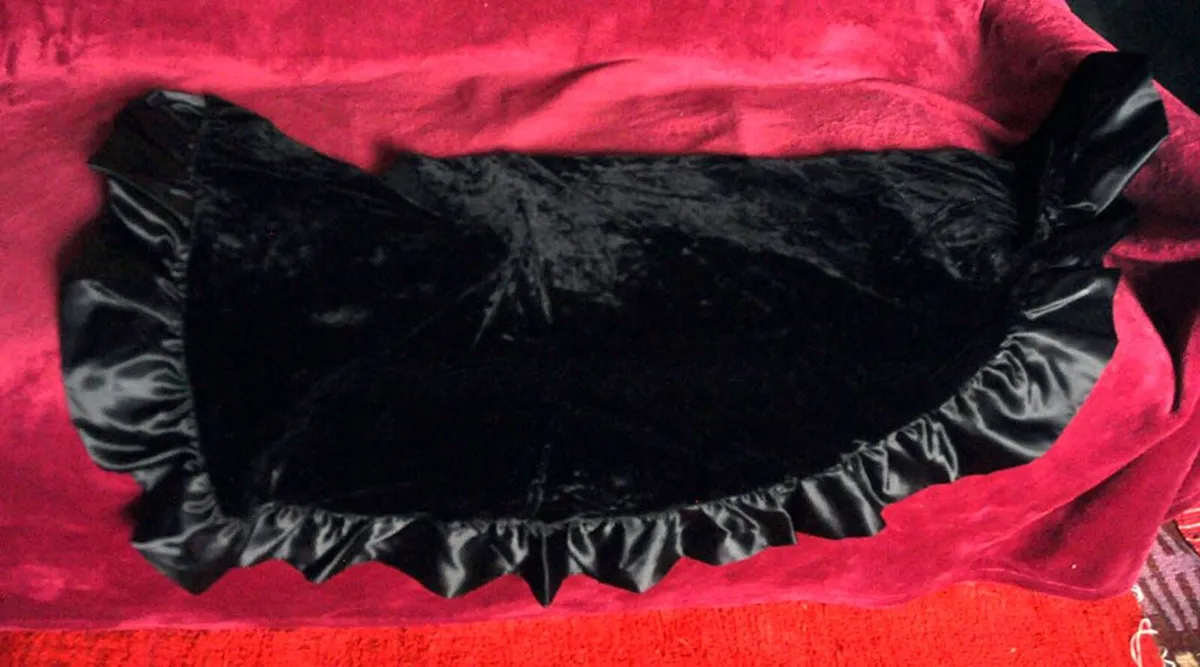Black Velvet Shawl - Image 2