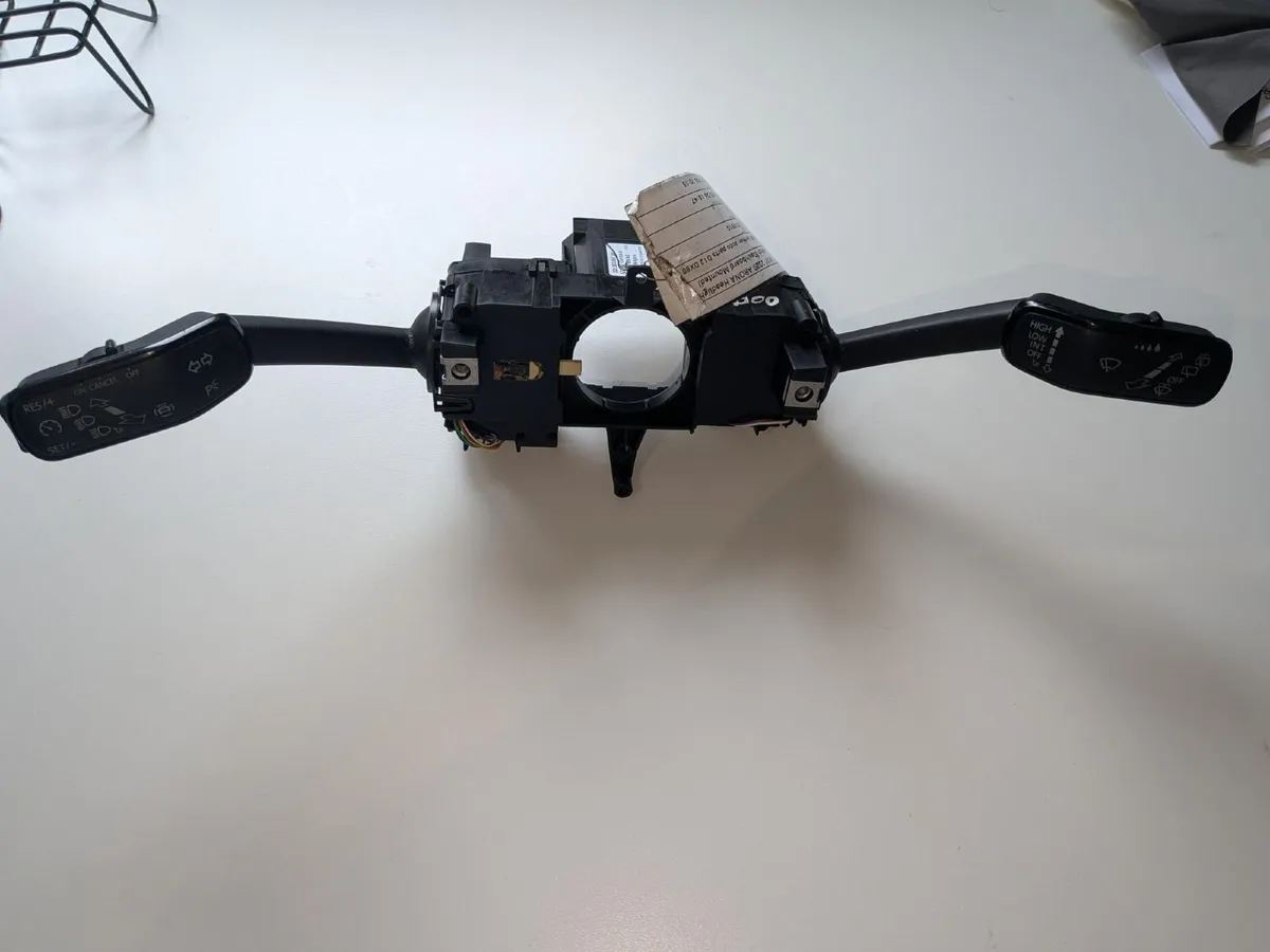 Seat Arona headlight switch - Image 1