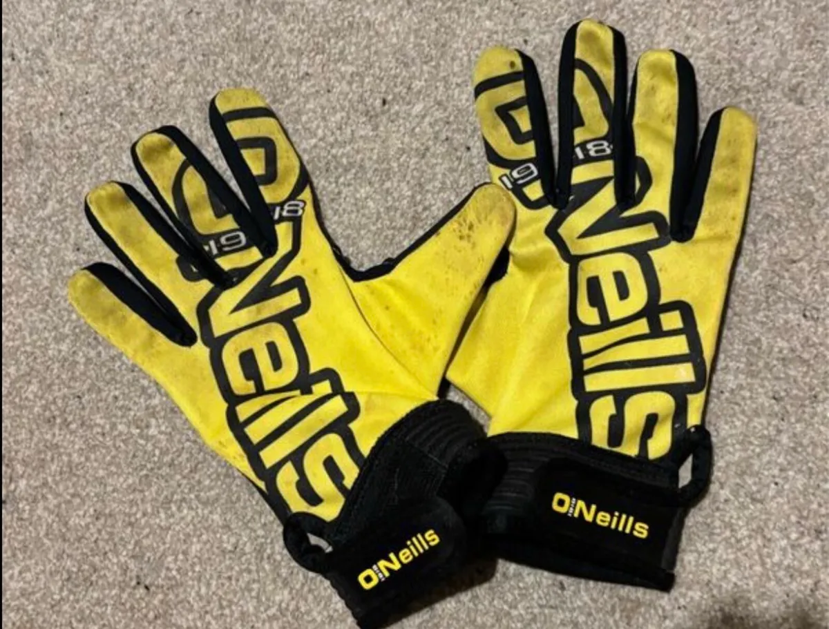 O’Neills GAA Gloves - Image 2