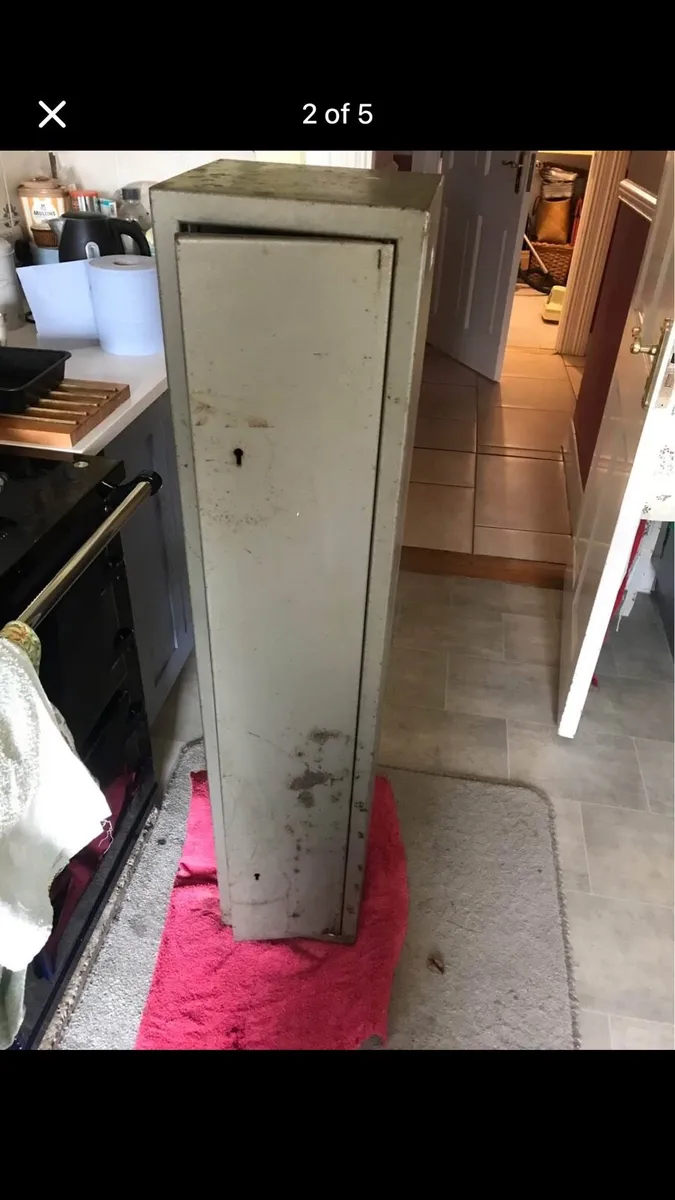 Gun cabinet/safe holds 5 - Image 2