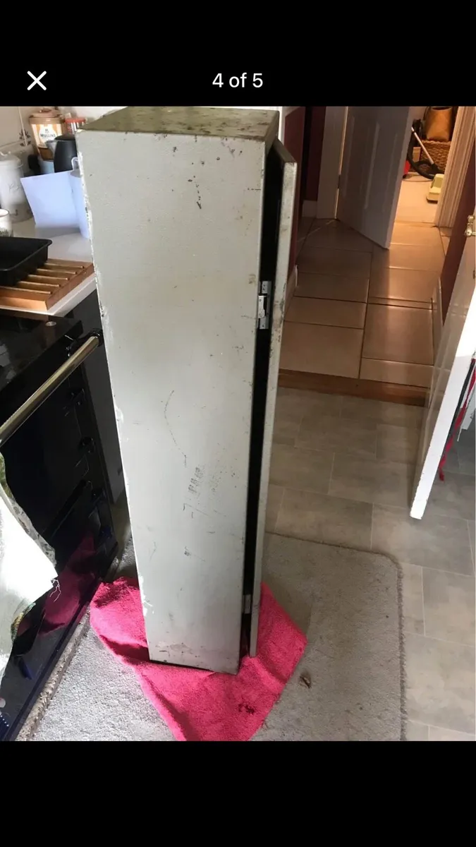 Gun cabinet/safe holds 5 - Image 4