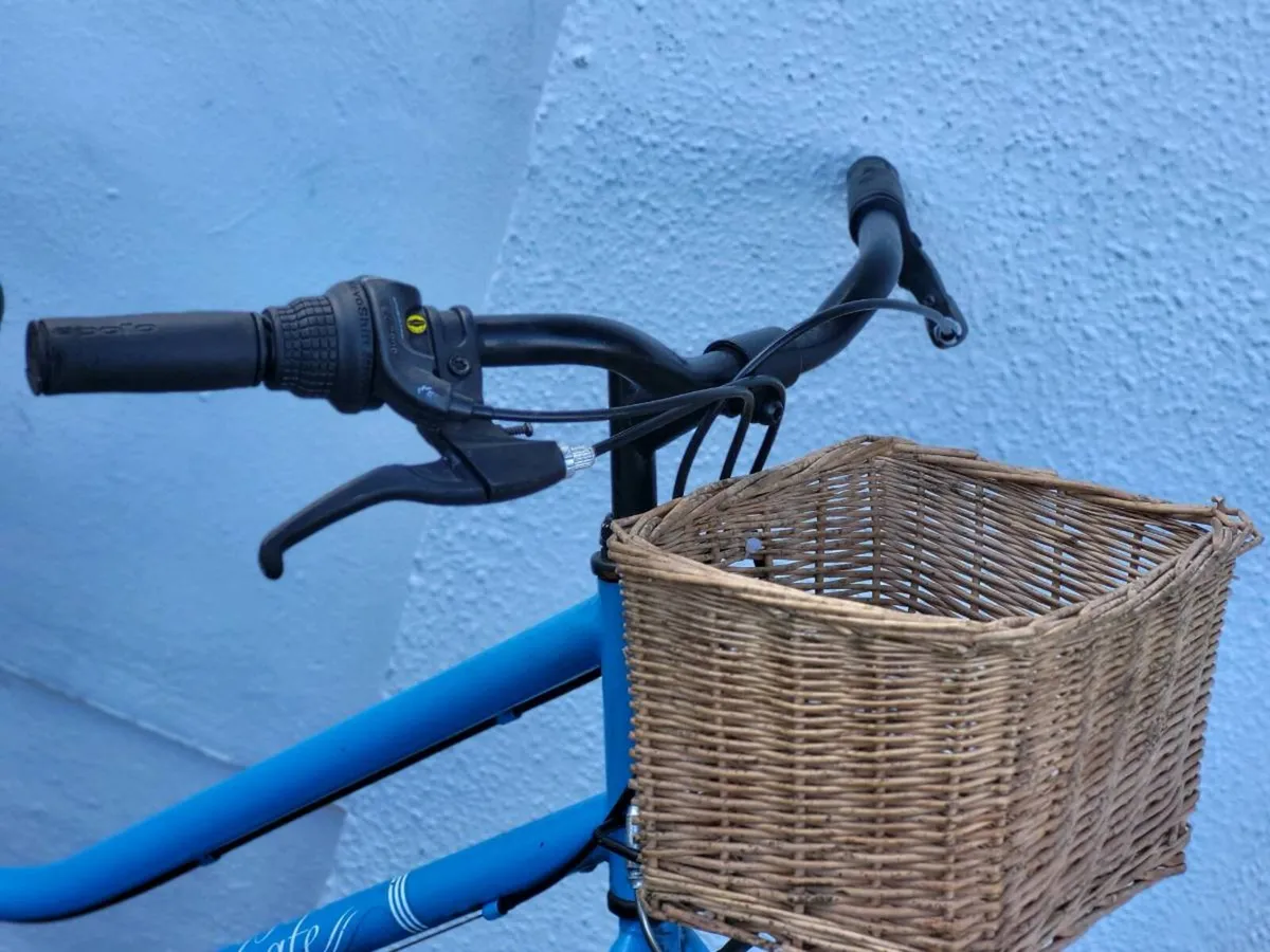 LADIES BIKE N BASKET READY TO USE IMMEDIATELY - Image 3