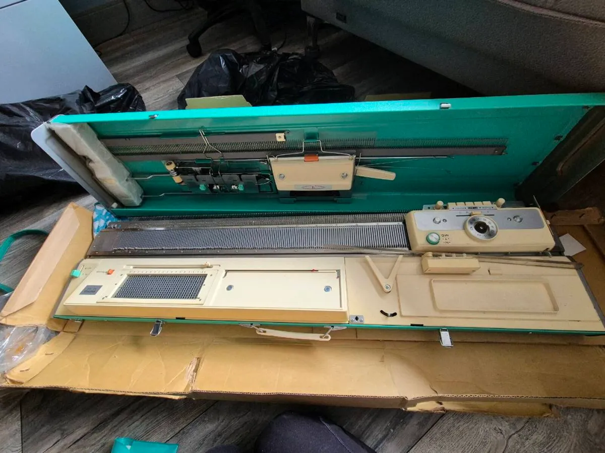 Knitting Machine Brother KH 800 - Image 4
