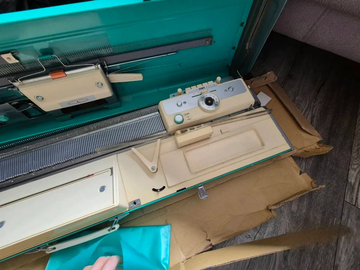 Knitting Machine Brother KH 800 - Image 3