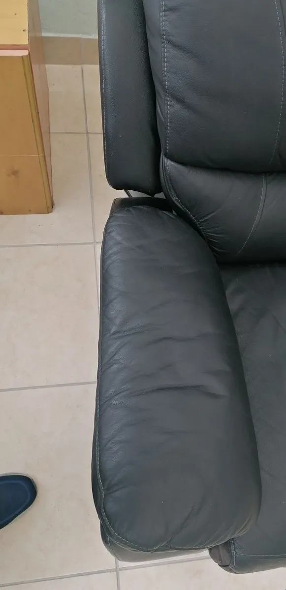 Black 3 seater sofa settee with dual recliners - Image 4