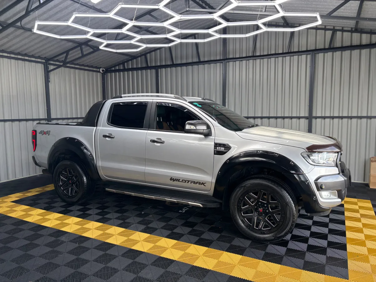 Ford Ranger 2018 Wildtrak 3.2 Auto!! - Image 2