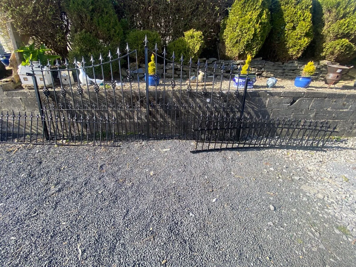 Gates and railings - Image 1